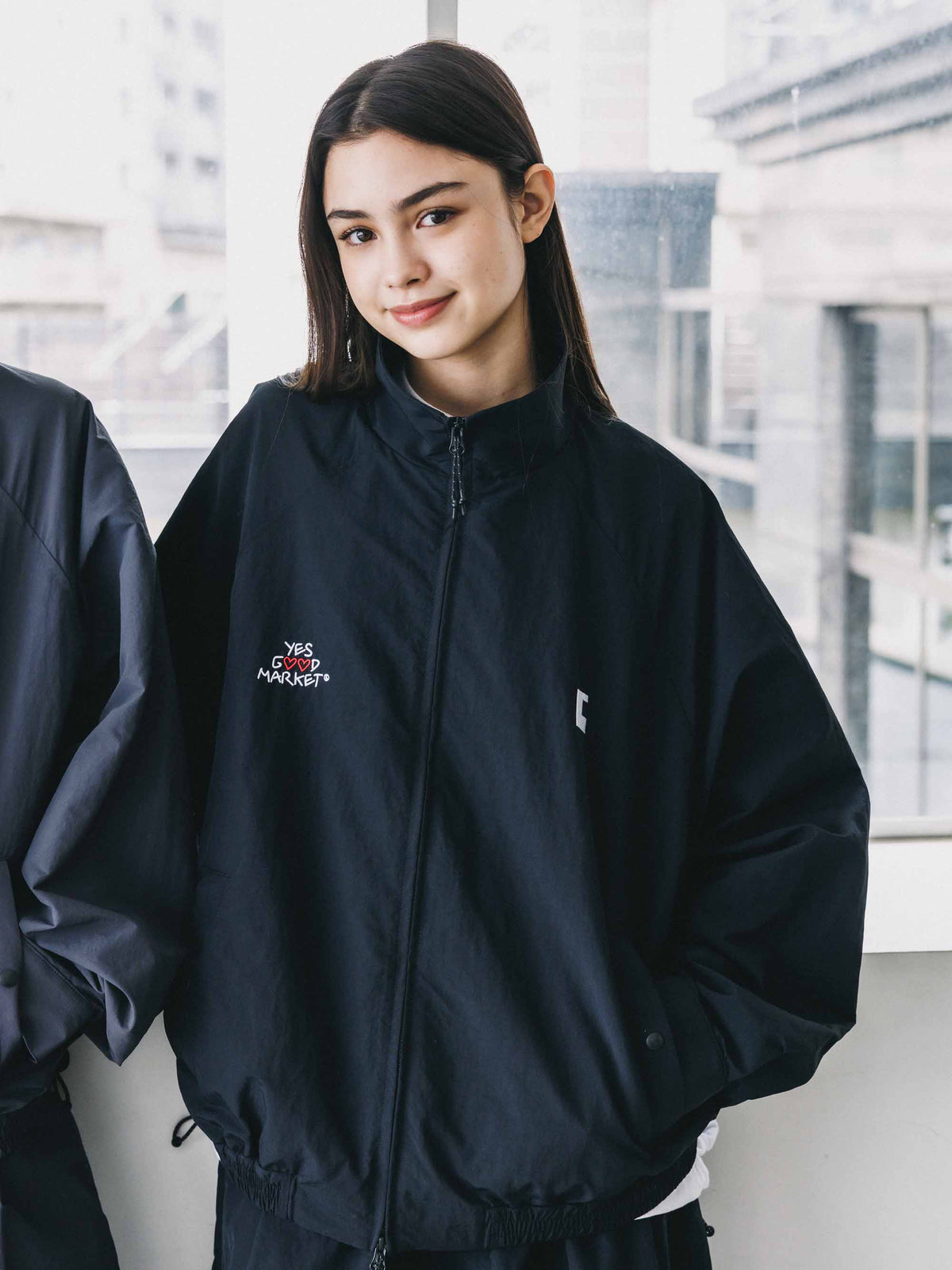 【10.4 SUN 20:00- IN STOCK】【LIMITED】 “YES G♡♡D MARKET" ACTIVE CITY UNIFORM UTILITY JACKET (BLACK)