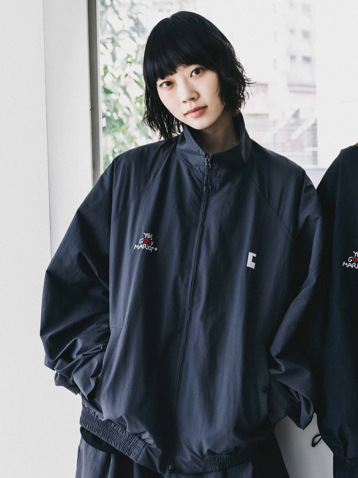 【10.4 SUN 20:00- IN STOCK】【LIMITED】 “YES G♡♡D MARKET" ACTIVE CITY UNIFORM UTILITY JACKET (GRAY)