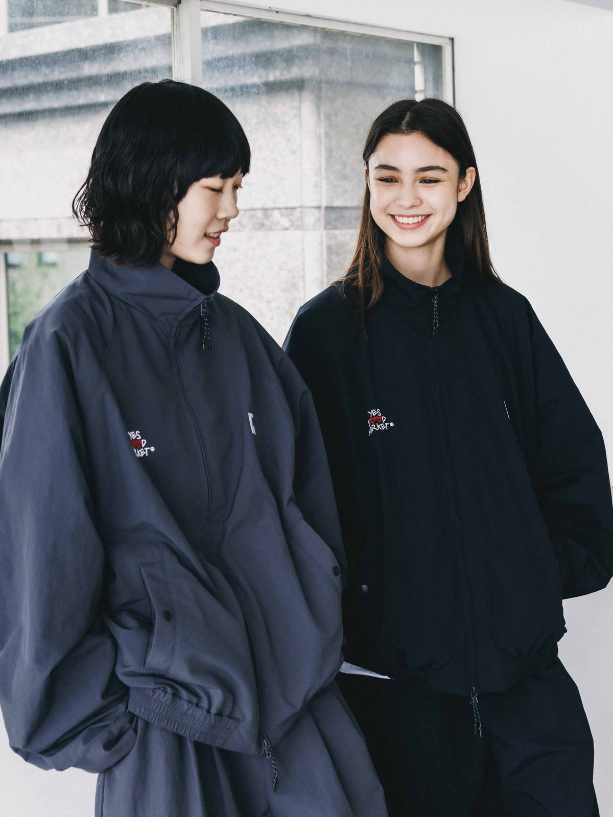 【10.4 SUN 20:00- IN STOCK】【LIMITED】 “YES G♡♡D MARKET" ACTIVE CITY UNIFORM UTILITY JACKET (GRAY)