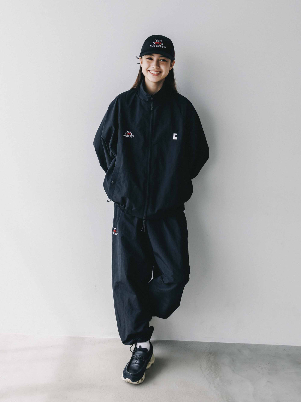 【10.4 SUN 20:00- IN STOCK】【LIMITED】 “YES G♡♡D MARKET" ACTIVE CITY UNIFORM UTILITY JACKET (BLACK)