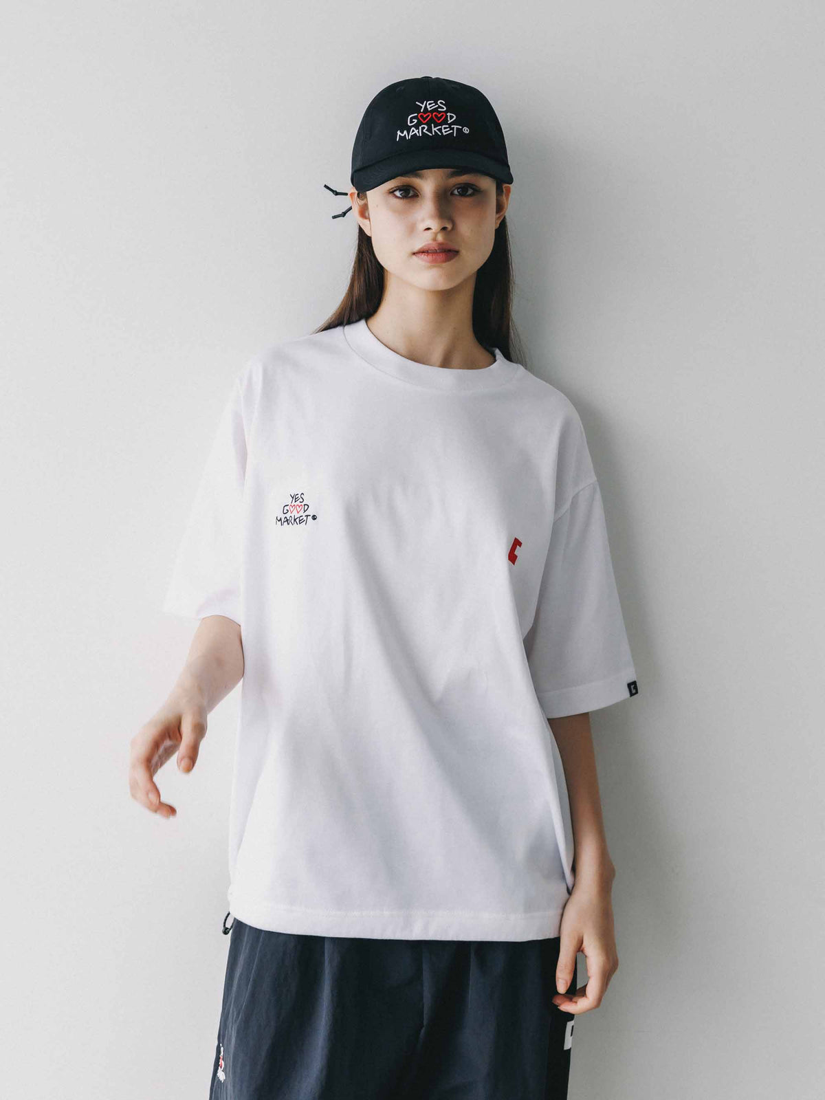 【10.4 SUN 20:00- IN STOCK】【LIMITED】 “YES G♡♡D MARKET" S/S T-SHIRT WITH DRAWSTRINGS (WHITE)
