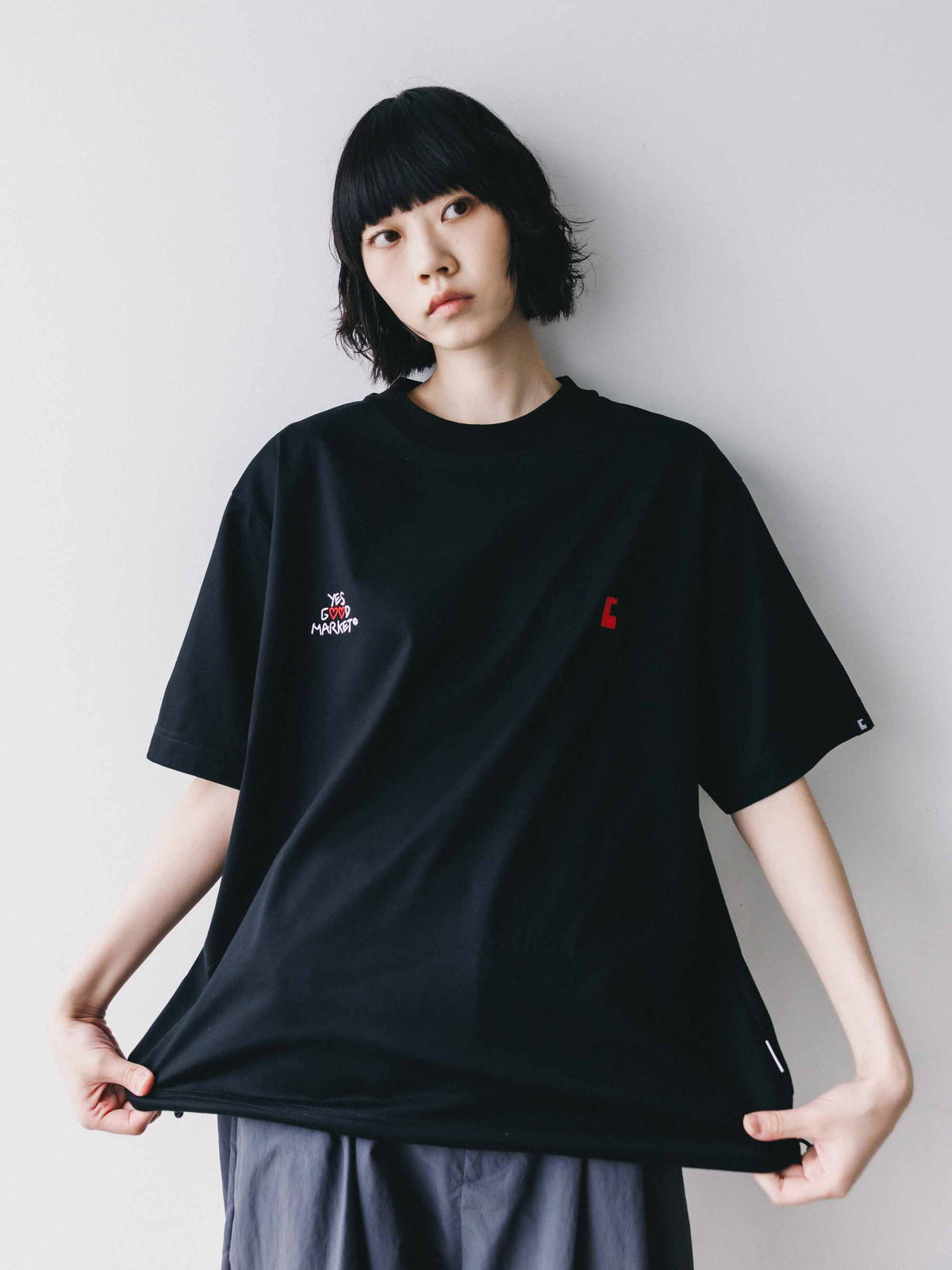 【10.4 SUN 20:00- IN STOCK】【LIMITED】 “YES G♡♡D MARKET" S/S T-SHIRT WITH DRAWSTRINGS (BLACK)