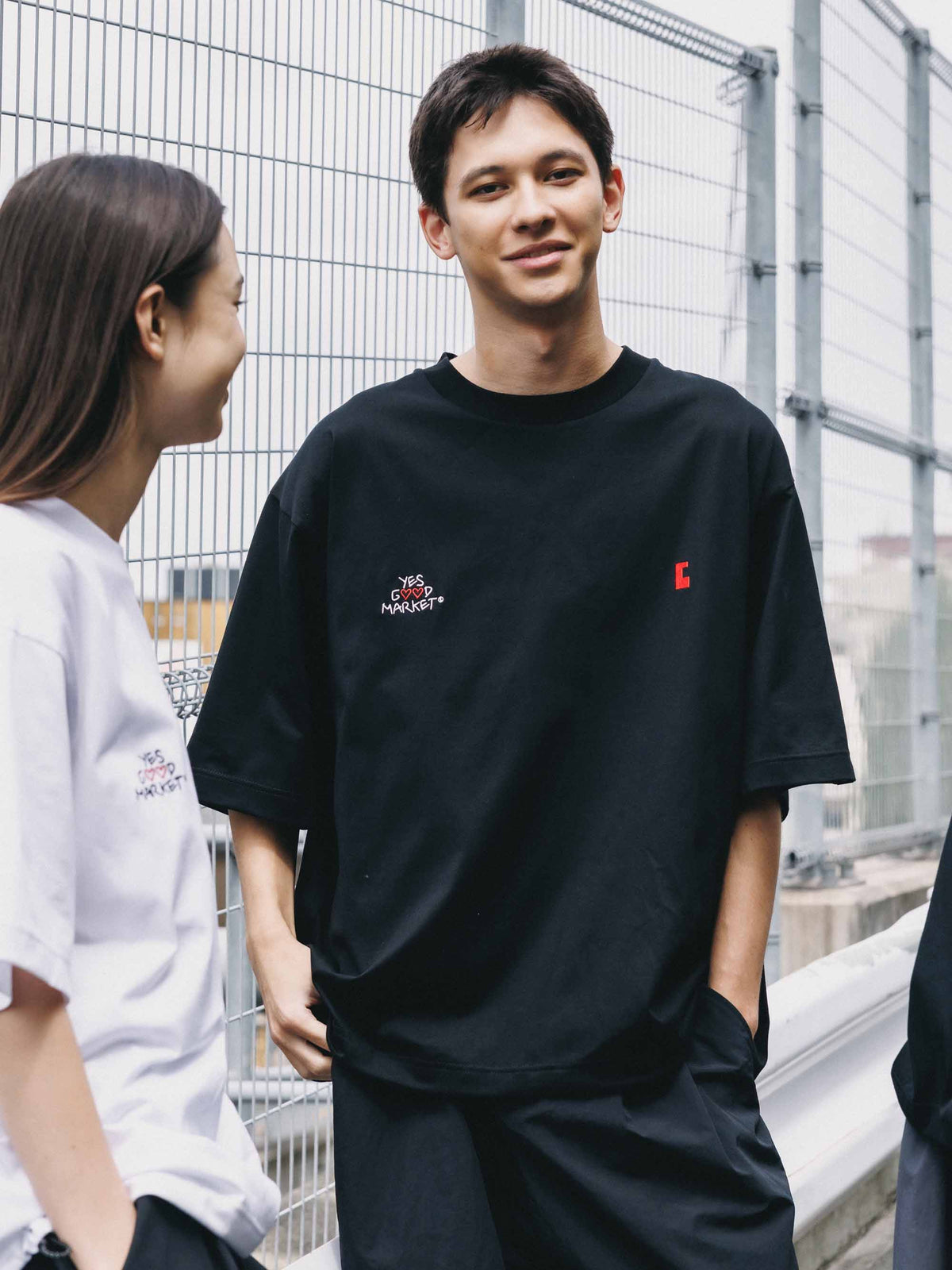 【10.4 SUN 20:00- IN STOCK】【LIMITED】 “YES G♡♡D MARKET" S/S T-SHIRT WITH DRAWSTRINGS (BLACK)