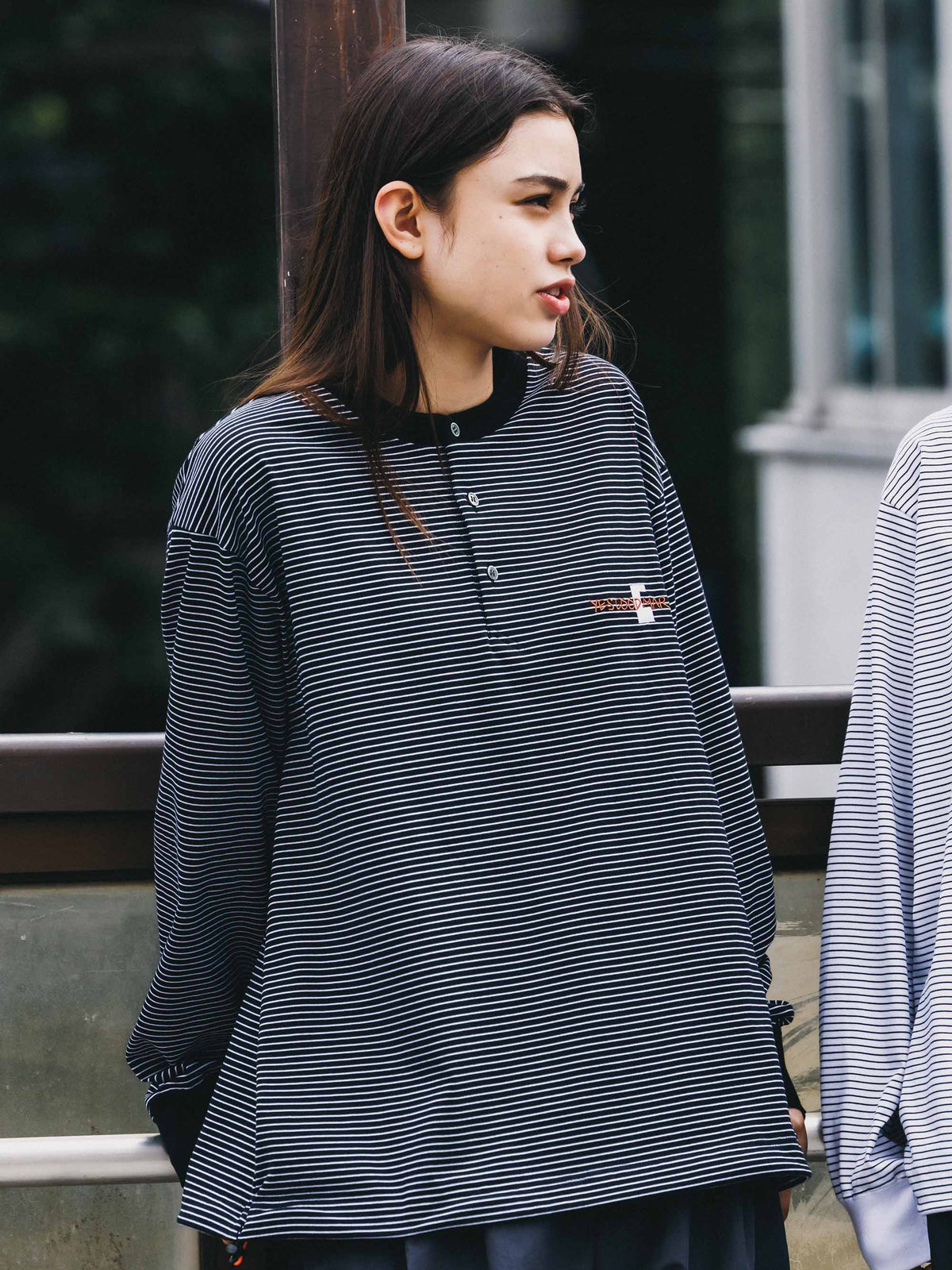 【10.4 SUN 20:00- IN STOCK】【LIMITED】 “C×YES GOOD MARKET" STRIPED HENLEY NECK L/S T-SHIRT WITH DRAWSTRINGS (BLACK)
