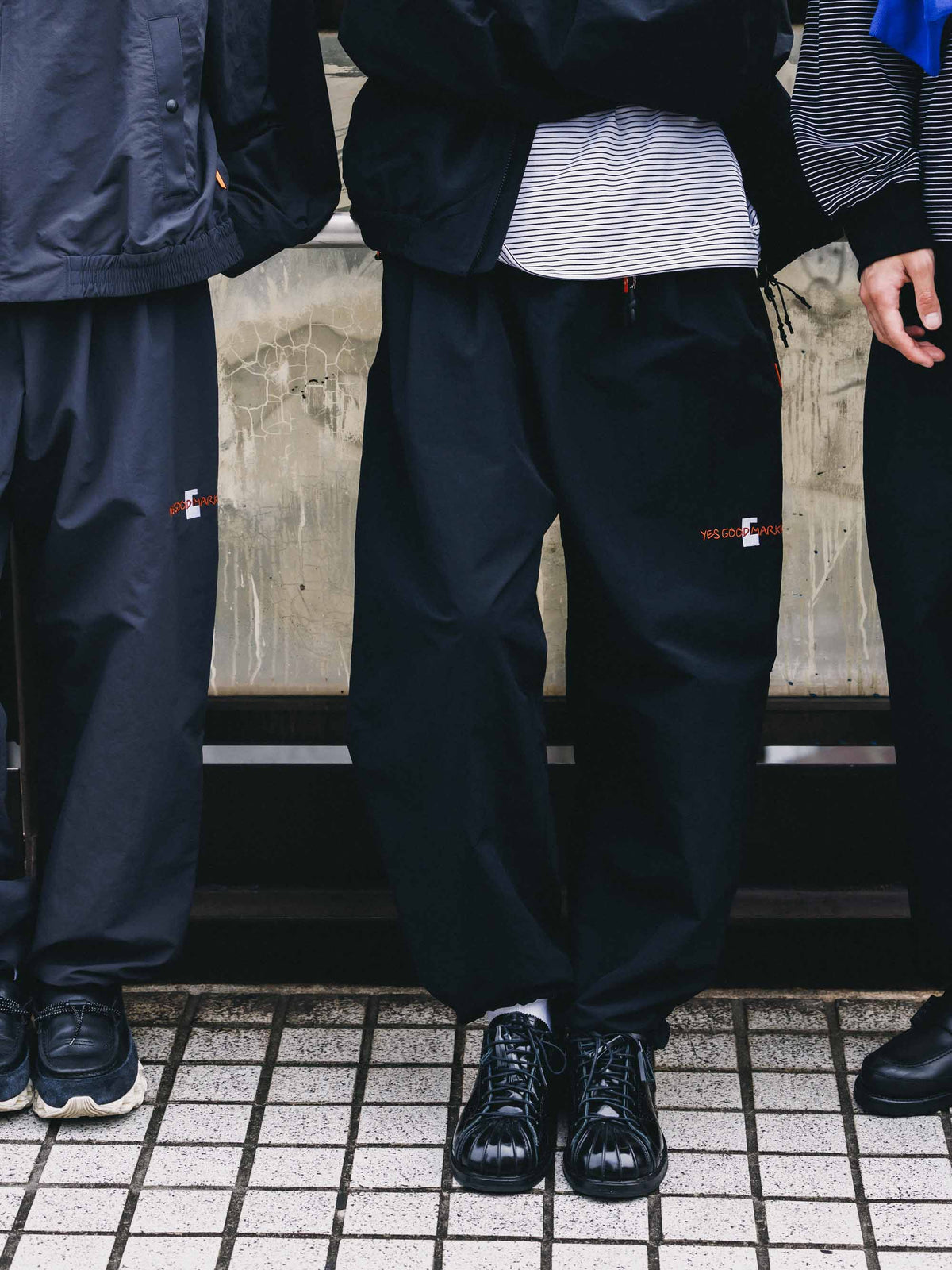 【10.4 SUN 20:00- IN STOCK】【LIMITED】 “C×YES GOOD MARKET" ACTIVE CITY UNIFORM WIDE TAPERED PANTS (BLACK)