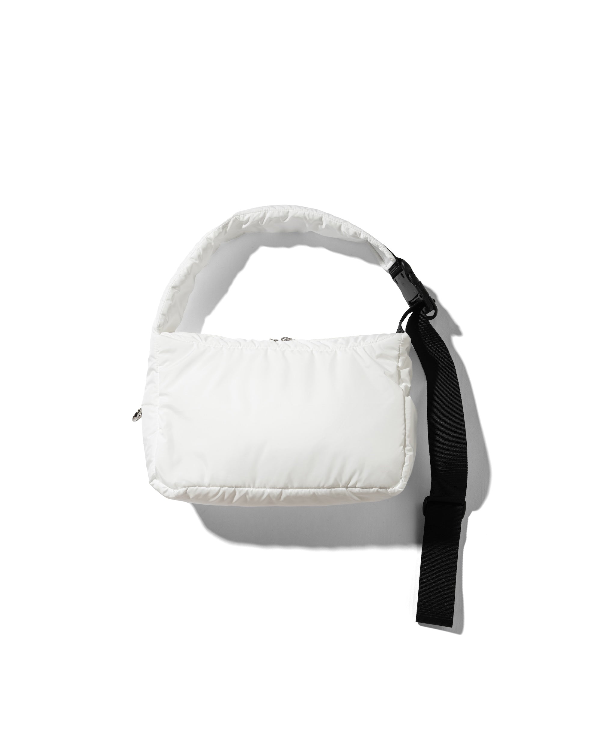 【8.7 WED 20:00- PRE ORDER】PADDED HOLIDAY BAG(WHITE)