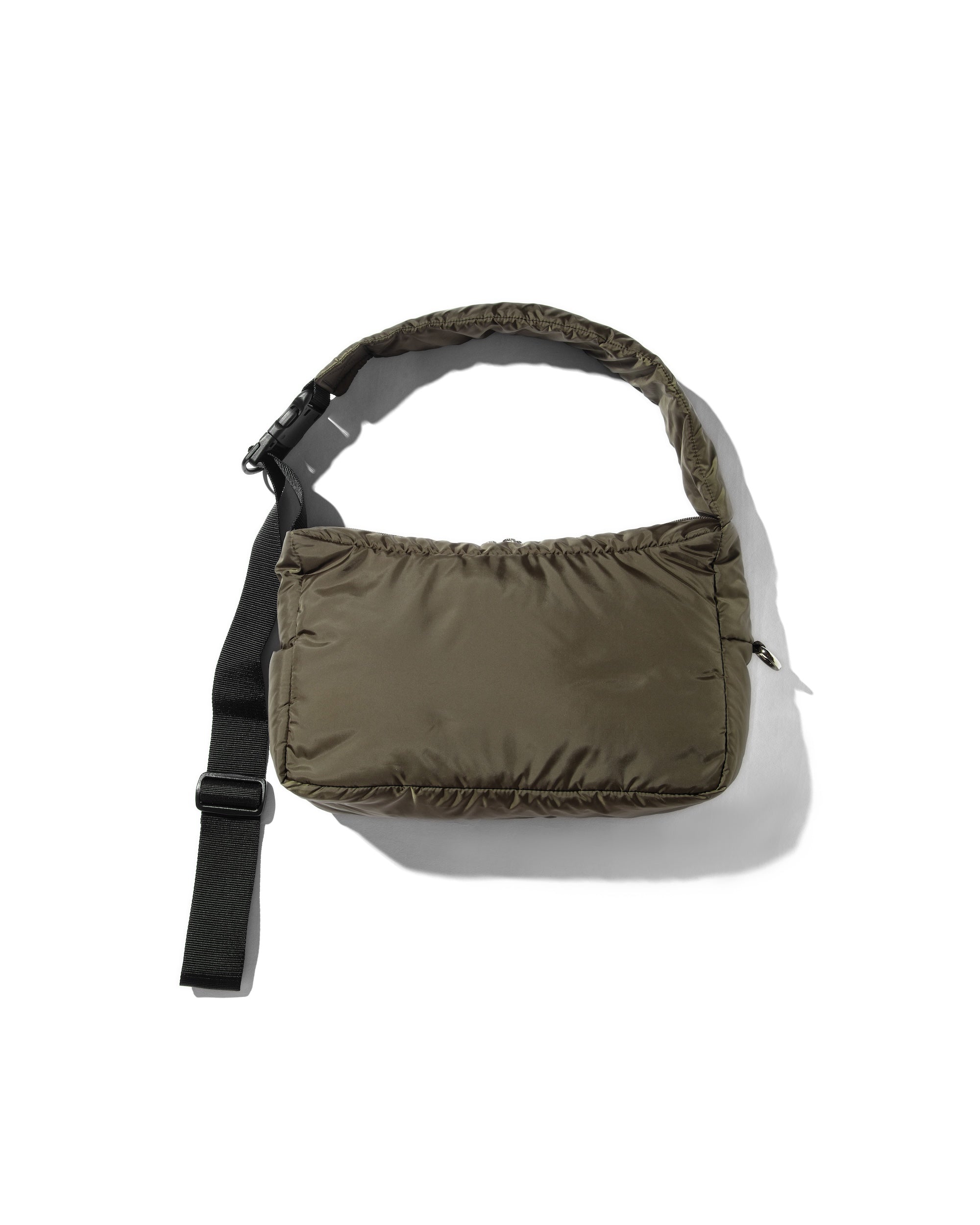 【8.7 WED 20:00- PRE ORDER】PADDED HOLIDAY BAG(OLIVE)