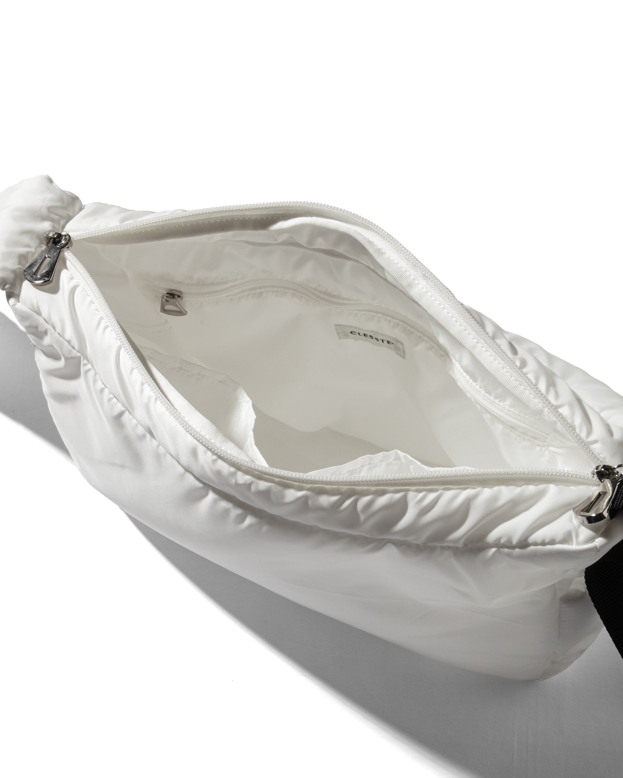 【8.7 WED 20:00- PRE ORDER】PADDED HOLIDAY BAG(WHITE)